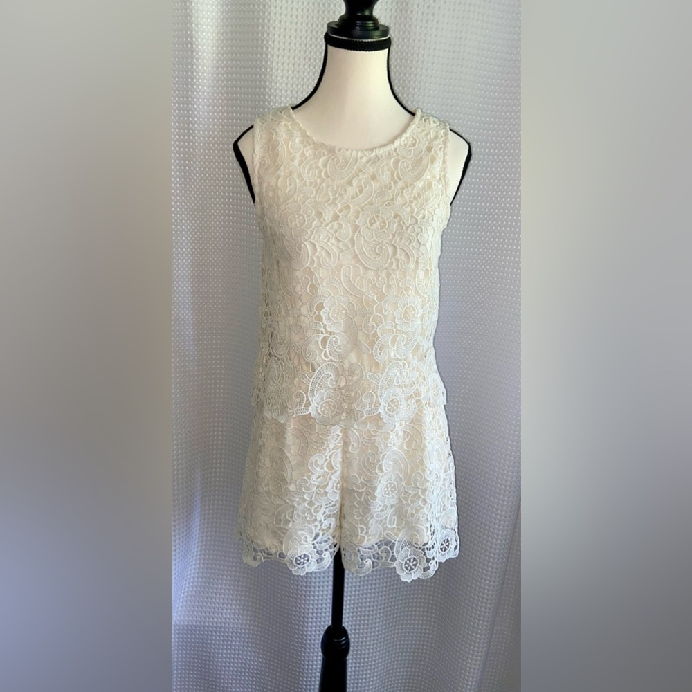 Women’s REBELLION cream Sleeveless Lace romper size‎ MEDIUM